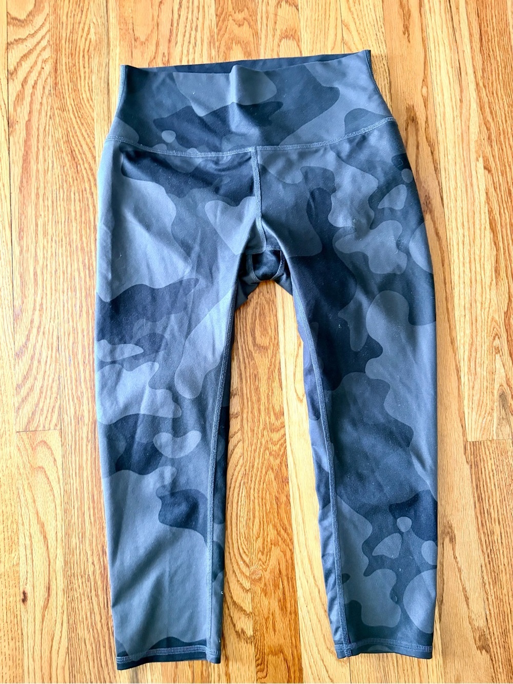 ALO Yoga High Waist Vapor Camo Capri High-Rise Leggings